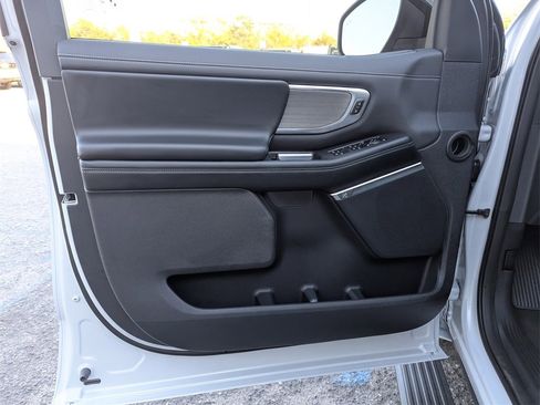 New 2025 Ford Expedition Platinum w/ Driver's Package image 18