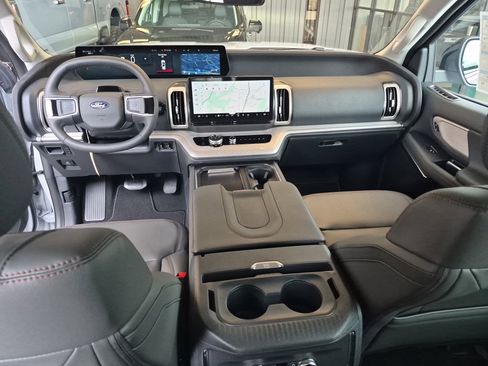 New 2025 Ford Expedition Active image 21