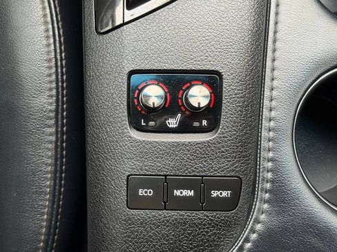 Used 2016 Toyota Avalon XLE Plus w/ Preferred Accessory Package FWD image 31