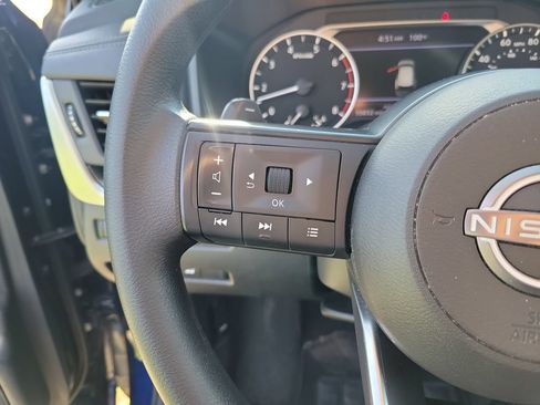 Used 2024 Nissan Rogue SV AWD/4WD image 19