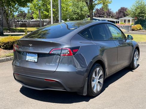 Used 2023 Tesla Model Y Long Range AWD/4WD image 8