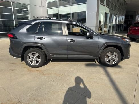 Used 2022 Toyota RAV4 XLE image 9