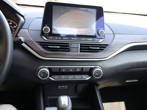 Used 2024 Nissan Altima 2.5 SV FWD image 13