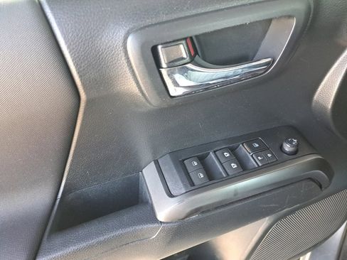 Used 2019 Toyota Tacoma TRD Off-Road image 36