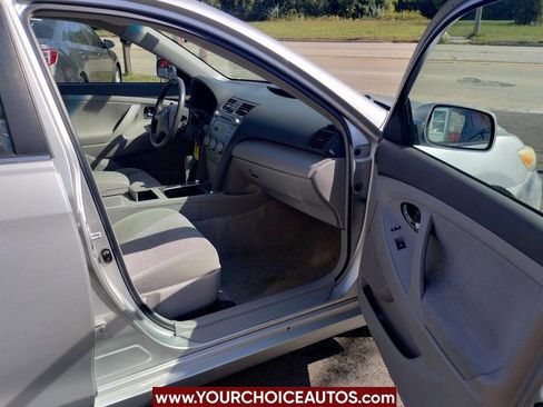 Used 2010 Toyota Camry LE image 19