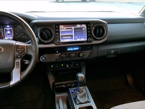 Used 2022 Toyota Tacoma TRD Off-Road image 7