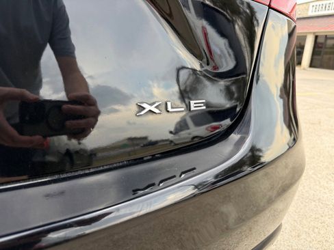 Used 2016 Toyota Avalon XLE image 9