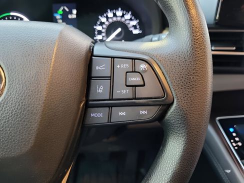 Certified 2023 Toyota Sienna LE image 23