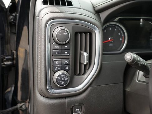 Used 2022 Chevrolet Silverado 1500 High Country image 16