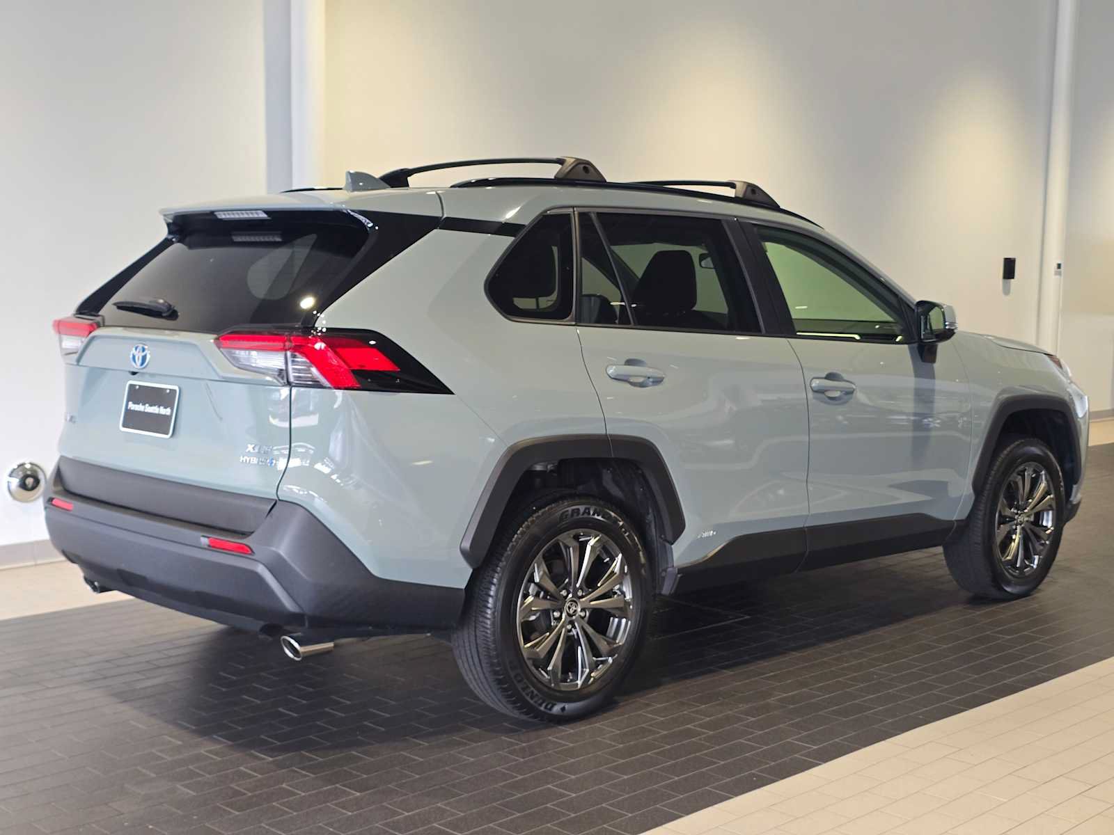 Used 2023 Toyota RAV4 XLE Premium AWD/4WD image 7