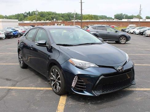 Used 2019 Toyota Corolla SE w/ SE Premium Package FWD image 3