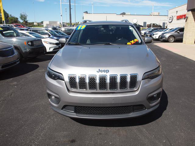 Used 2019 Jeep Cherokee Latitude Plus w/ Cold Weather Group AWD/4WD image 4