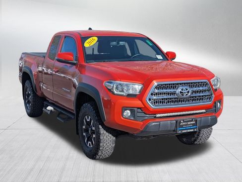 Used 2016 Toyota Tacoma TRD Off-Road w/ Towing Package image 7