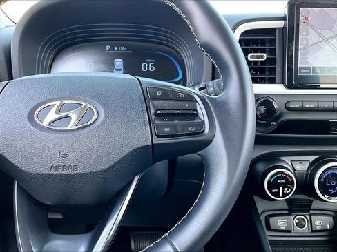 Used 2024 Hyundai Venue Limited FWD image 24