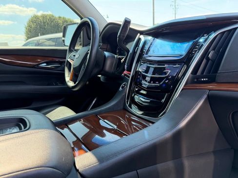 Used 2019 Cadillac Escalade ESV Premium Luxury AWD/4WD image 35