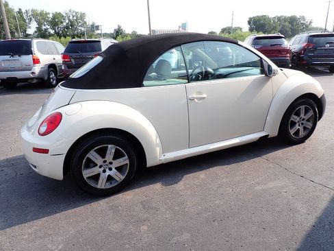 Used 2006 Volkswagen Beetle Convertible w/ Package 1 FWD image 6