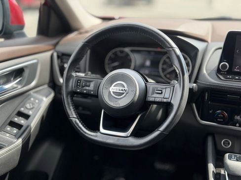 Used 2021 Nissan Rogue SV w/ Premium Package image 12