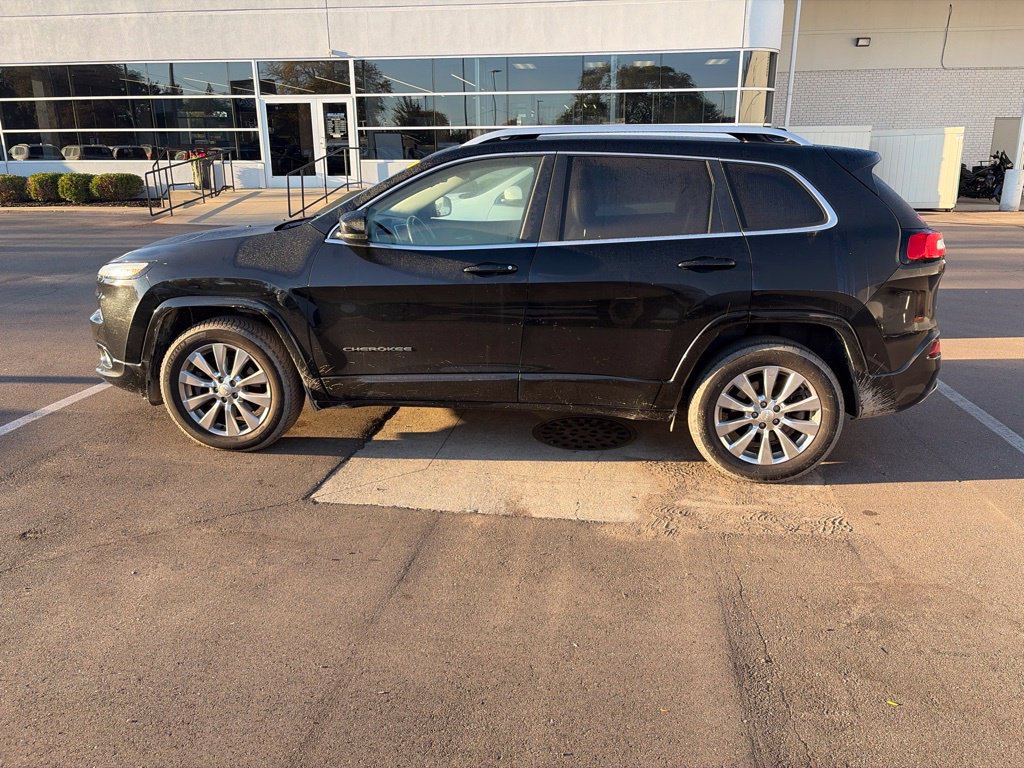 Used 2018 Jeep Cherokee Overland AWD/4WD image 6