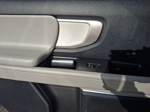 Used 2025 Ford Expedition Active image 13