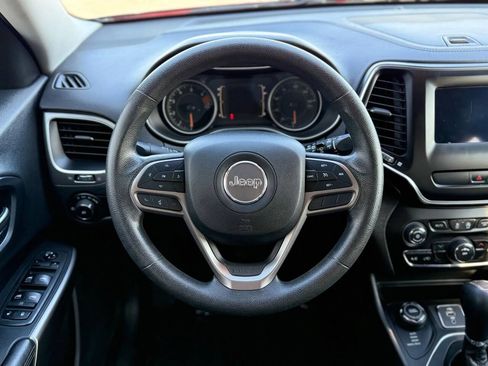 Used 2019 Jeep Cherokee Latitude w/ Popular Appearance Group AWD/4WD image 16