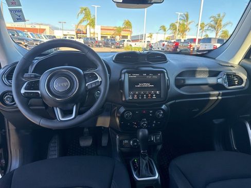 Used 2023 Jeep Renegade Latitude w/ Sun & Fun Group image 19