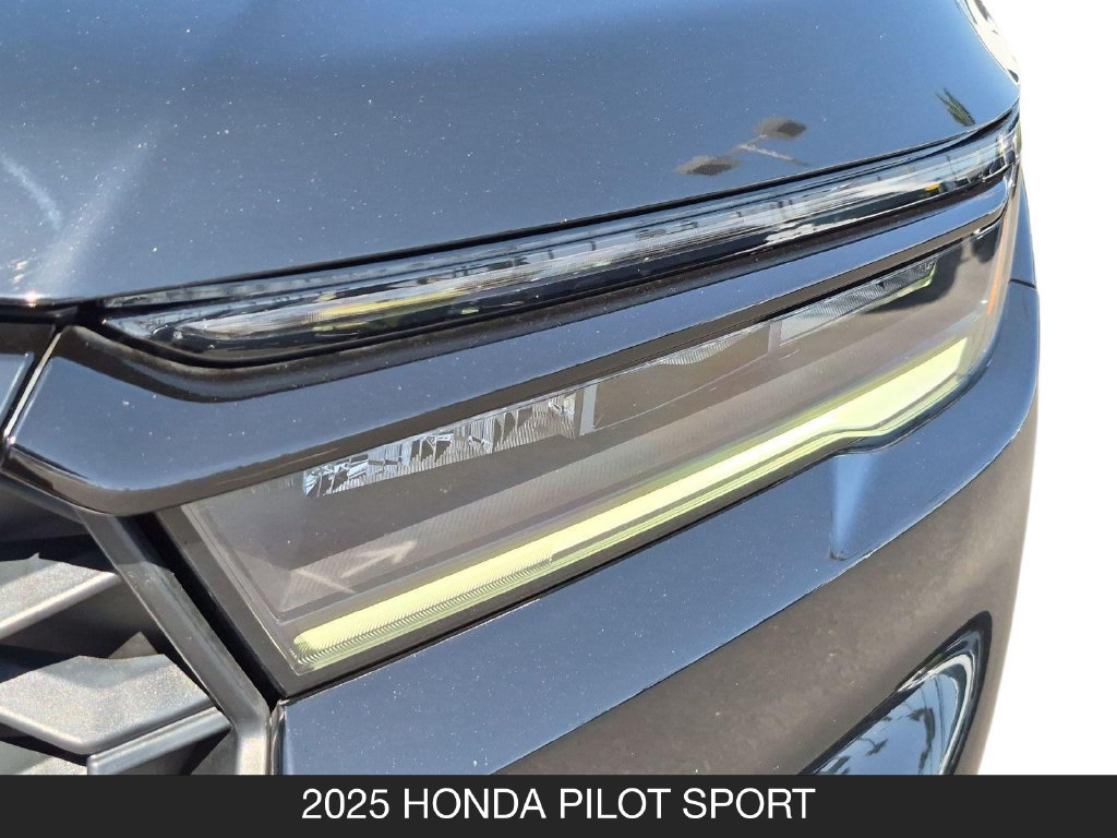 Used 2025 Honda Pilot Sport image 10