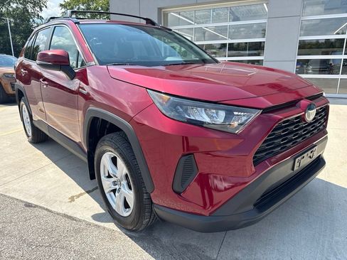 Used 2019 Toyota RAV4 LE w/ Carpet Mat Package AWD/4WD image 15