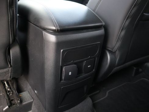 Used 2022 Ford Explorer XLT w/ Equipment Group 202A AWD/4WD image 12