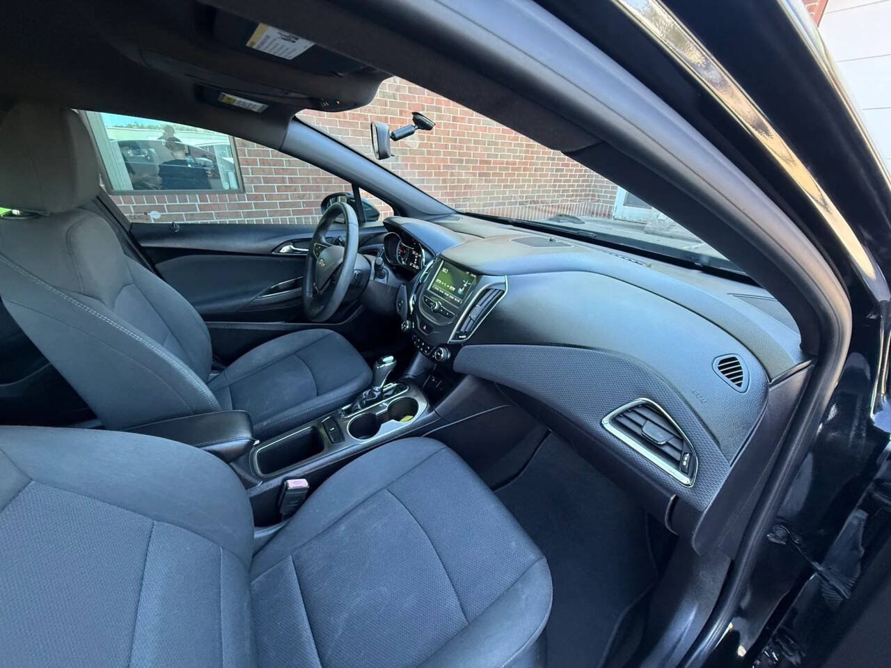 Used 2017 Chevrolet Cruze LT w/ Convenience Package FWD image 28