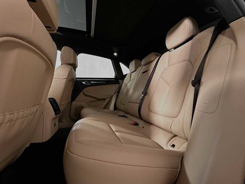 Certified 2024 Porsche Macan image 22