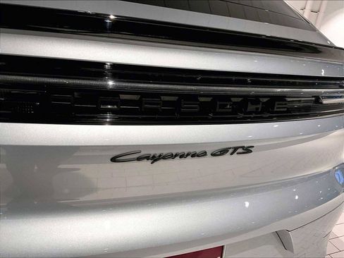 Used 2025 Porsche Cayenne GTS image 38