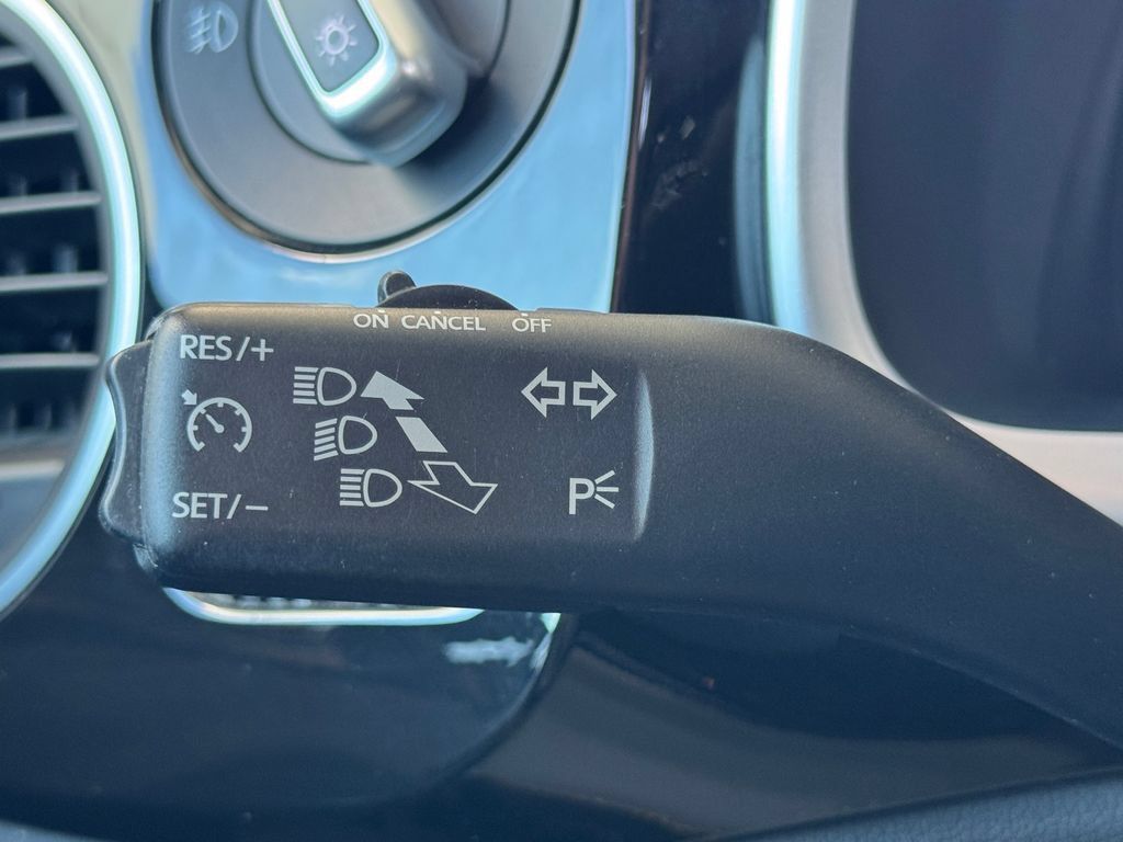 Used 2018 Volkswagen Beetle 2.0T Dune FWD image 11