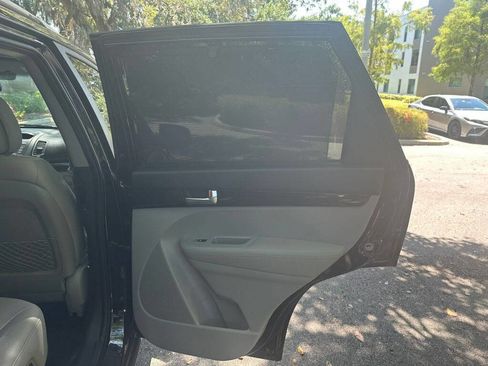 Used 2014 Kia Sorento LX image 29