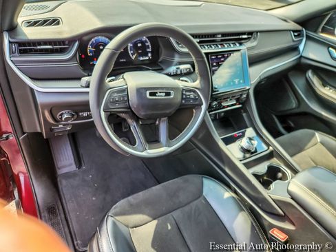 Used 2024 Jeep Grand Cherokee Altitude AWD/4WD image 8