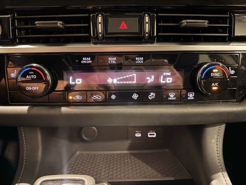 Used 2023 Nissan Pathfinder SV image 22