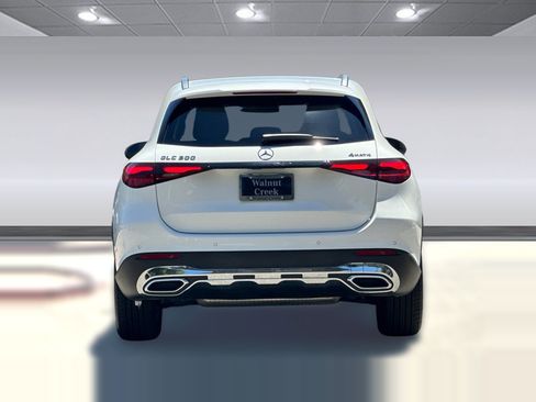 Used 2024 Mercedes-Benz GLC 300 4MATIC image 9