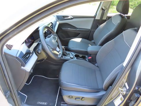Used 2023 Volkswagen Taos SE w/ Panoramic Sunroof Package AWD/4WD image 21