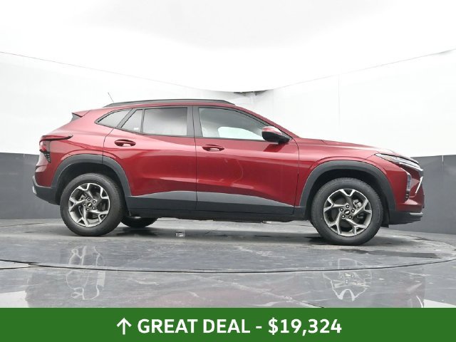 Used 2025 Chevrolet Trax LT FWD image 48