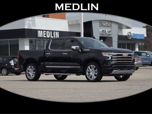 Used 2022 Chevrolet Silverado 1500 High Country w/ Technology Package image 1