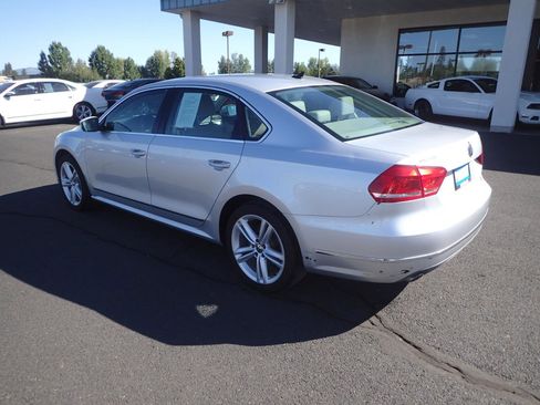 Used 2013 Volkswagen Passat TDI SE FWD image 3