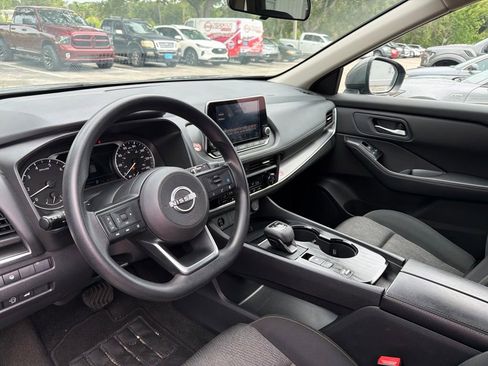 Used 2024 Nissan Rogue SV FWD image 9