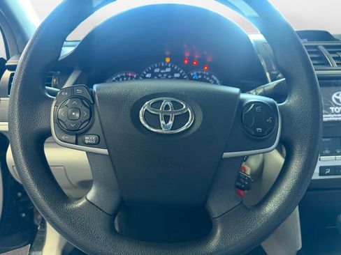 Used 2014 Toyota Camry LE FWD image 13