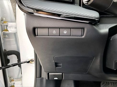 Used 2025 Nissan Kicks SR w/ SR Premium Package AWD/4WD image 32