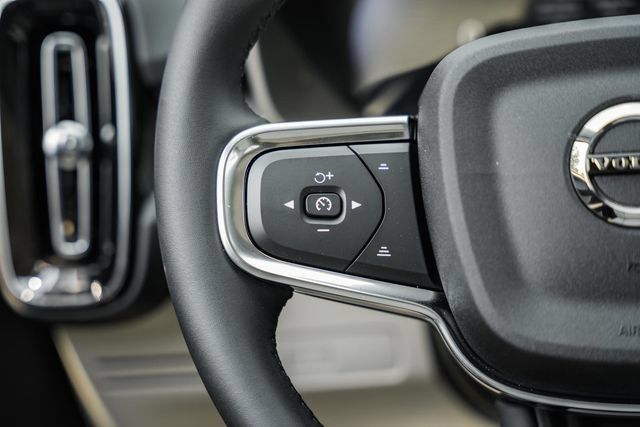 New 2026 Volvo XC40 B5 Ultra w/ Protection Package Premier AWD/4WD image 32