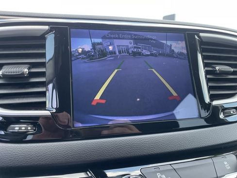 Used 2017 Chrysler Pacifica Touring-L FWD image 12