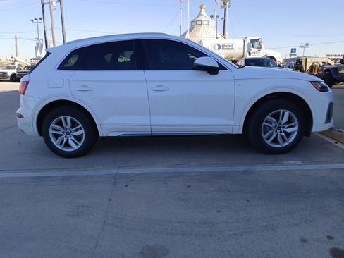 Used 2022 Audi Q5 2.0T Premium w/ Convenience Package image 6