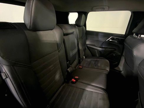 Used 2025 Mitsubishi Outlander SE image 23