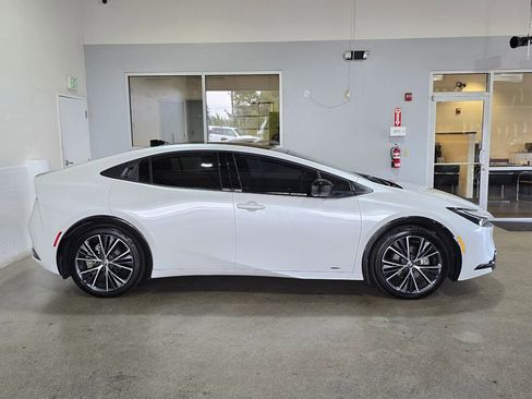 Used 2024 Toyota Prius Limited w/ Limited Premium Package image 4