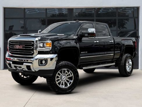 Used 2019 GMC Sierra 2500 SLT w/ Duramax Plus Package AWD/4WD image 1