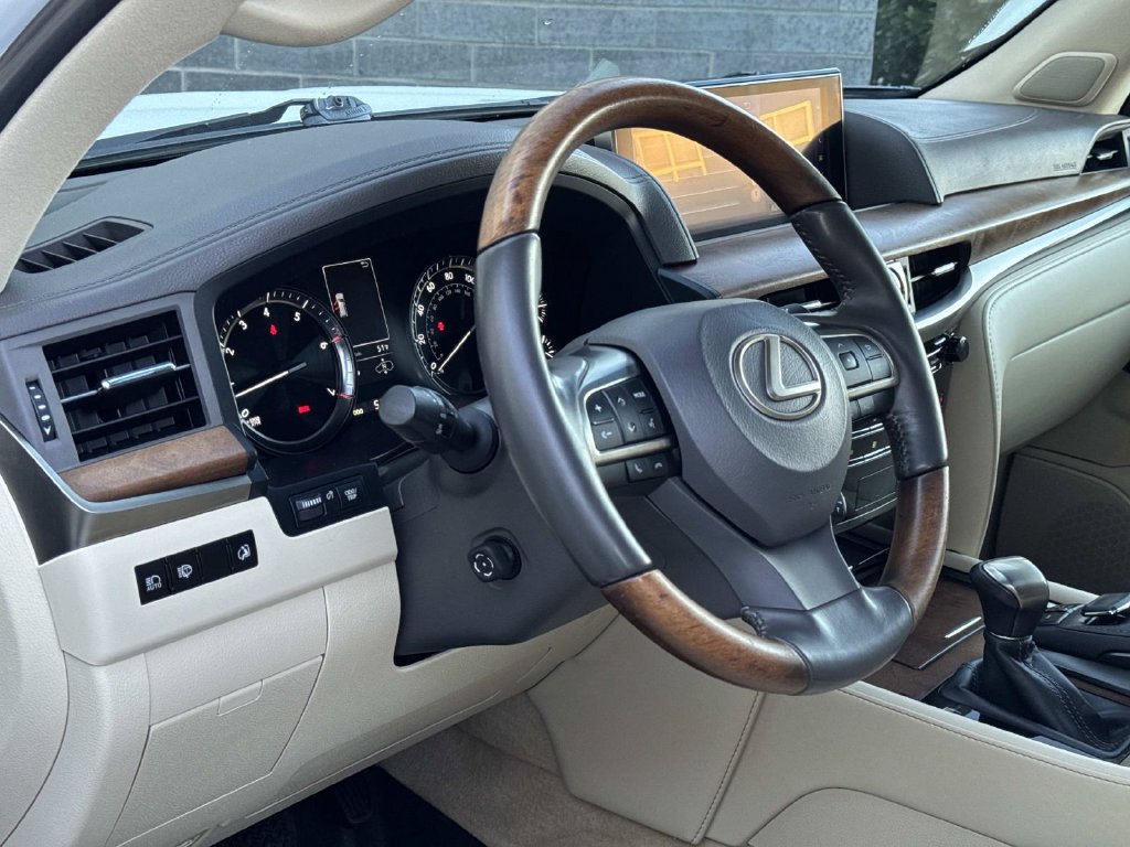 Used 2021 Lexus LX 570 4WD w/ Luxury Package image 22